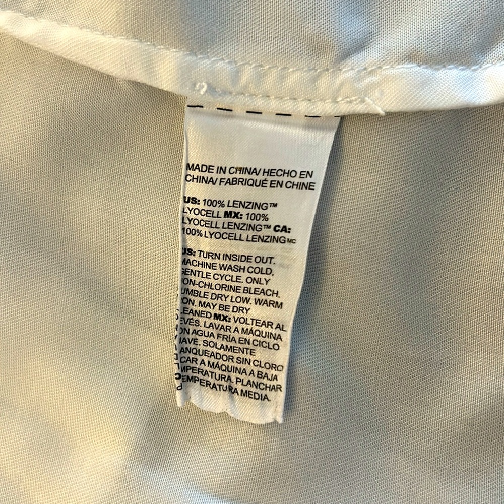 Chico’s Lendzing Fringe- hemmed- Front pockets - roll-tab sleeves white shirt - Picture 11 of 11